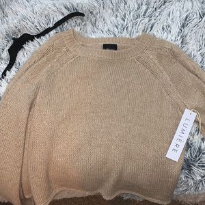 Really cute sweater size medium, never worn. Tags still attached.
